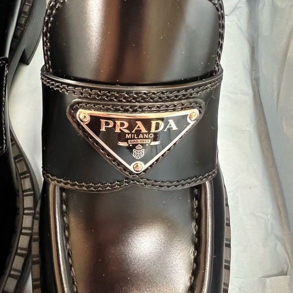 Authentic Prada loafers - Picture 3 of 10